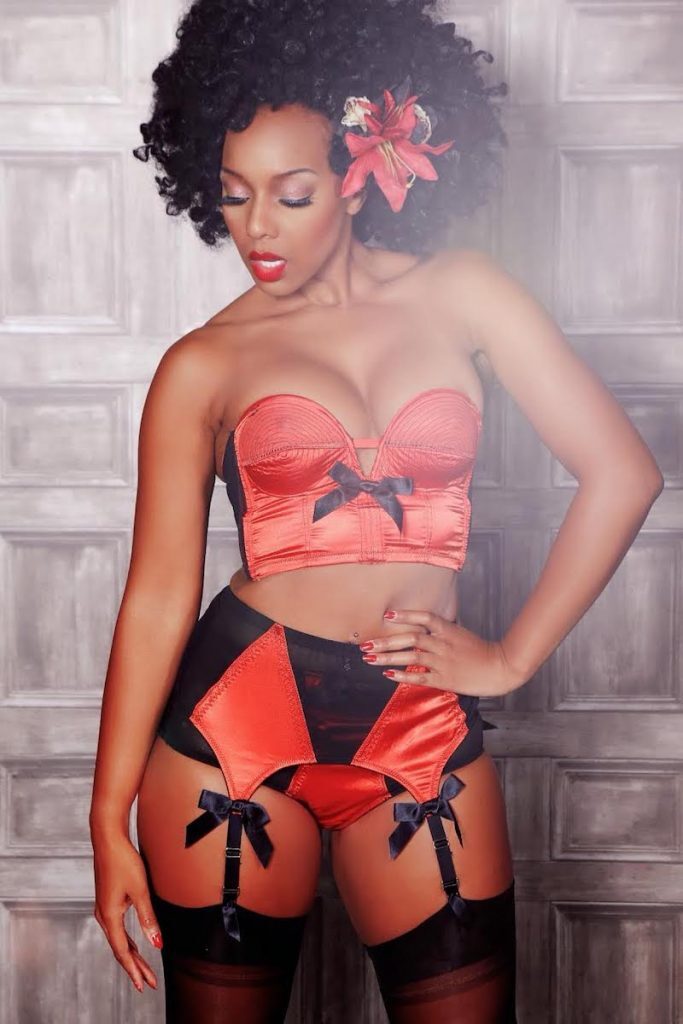 Coming to the Montreal Burlesque Festival – Velvet Jones!